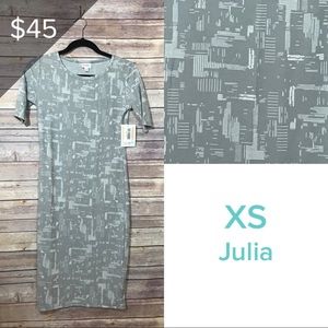 Julia- XS